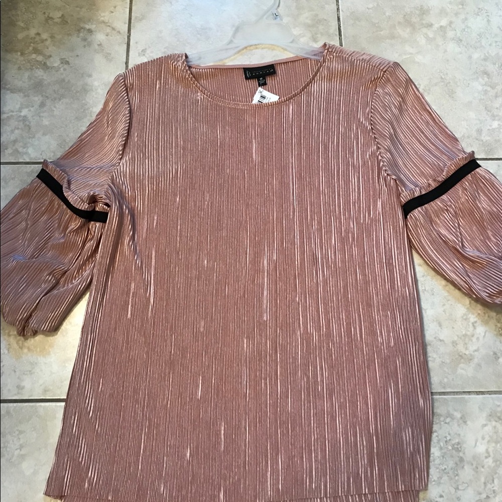 Beautiful rose pink flutter sleeve top.